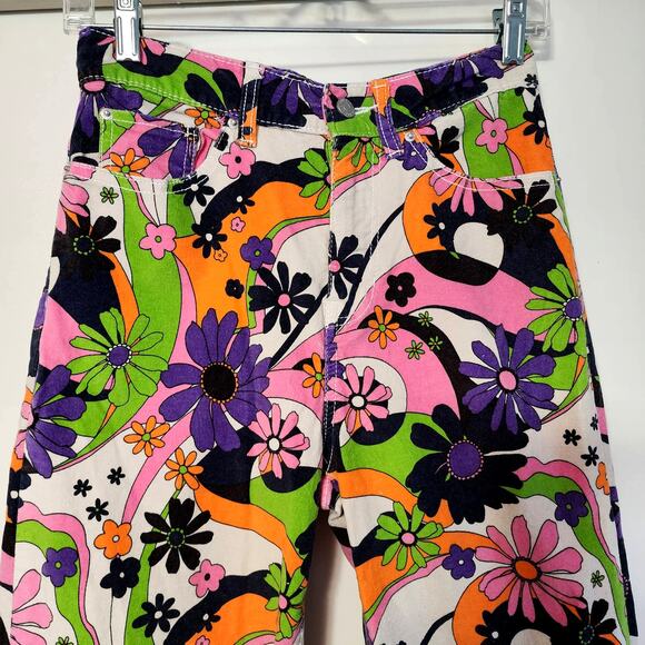 Colorful Floral BDG Jeans, Size 26, Urban Outfitters Vibes, Soft Suede Texture - Picture 3 of 10